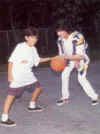 Jugando al Baloncesto  ( Miami )90s.jpg (15813 bytes)